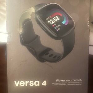 Fitbit Versa 4